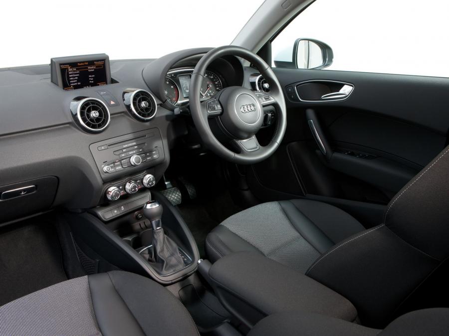Интерьер Audi A1 Sportback TFSI 2012 года  (UK) (фото 15 из 21)